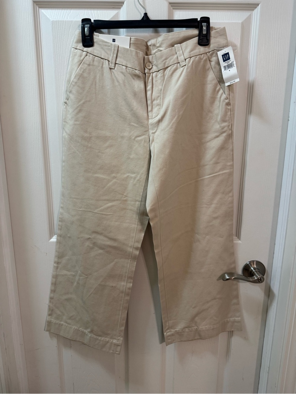 GAP Modern Fit Capri Pants Beige Size 6 NWT